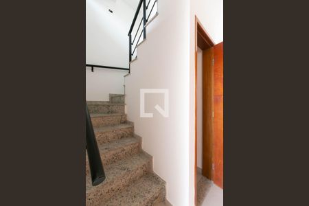 Casa à venda com 120m², 3 quartos e 2 vagas Casa à venda com 120m², 3 quartos e 2 vagasEntrada - Escada