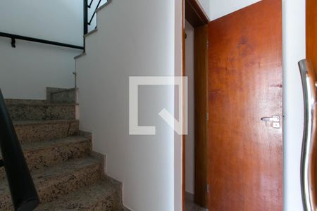 Casa à venda com 120m², 3 quartos e 2 vagas Casa à venda com 120m², 3 quartos e 2 vagasEntrada - Escada