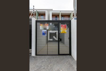 Casa à venda com 120m², 3 quartos e 2 vagas Casa à venda com 120m², 3 quartos e 2 vagasFachada