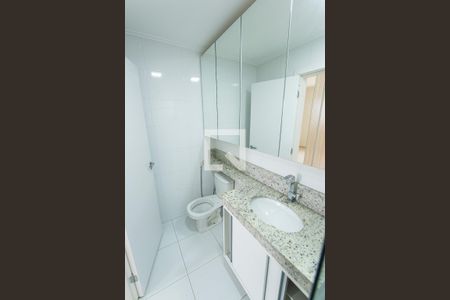 Apartamento para alugar com 75m², 2 quartos e 1 vaga Apartamento para alugar com 75m², 2 quartos e 1 vagaBanheiro da Suíte