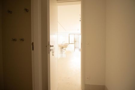 Apartamento à venda com 165m², 4 quartos e 2 vagasBanheiro de Serviço