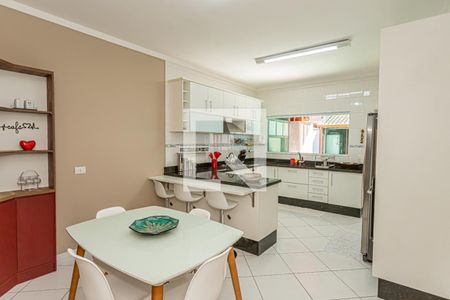 Casa à venda com 240m², 3 quartos e 3 vagasCopa e cozinha