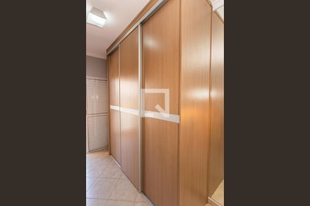 Casa à venda com 240m², 3 quartos e 3 vagasCloset suite 2