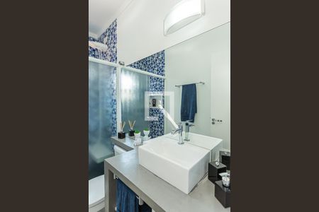 Casa à venda com 240m², 3 quartos e 3 vagasBanheiro suite 1