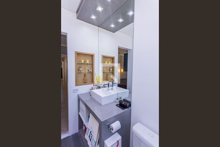 Casa à venda com 240m², 3 quartos e 3 vagasBanheiro suite 2