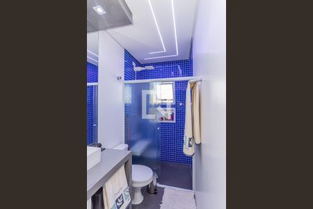 Casa à venda com 240m², 3 quartos e 3 vagasBanheiro suite 2