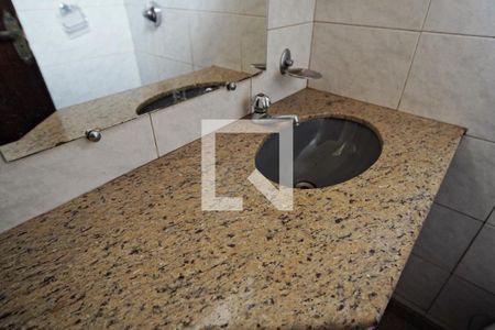 Casa para alugar com 250m², 4 quartos e 2 vagasBanheiro 2