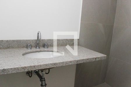 Banheiro de kitnet/studio à venda com 1 quarto, 2552m² em Farroupilha, Porto Alegre