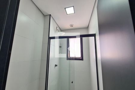 Banheiro de kitnet/studio para alugar com 1 quarto, 33m² em Quinta da Paineira, São Paulo
