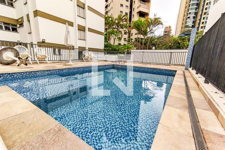 Apartamento à venda com 128m², 3 quartos e 2 vagas Apartamento à venda com 128m², 3 quartos e 2 vagasÁrea Comum - Piscina