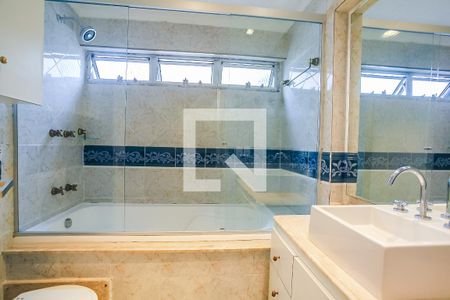 Apartamento à venda com 128m², 3 quartos e 2 vagas Apartamento à venda com 128m², 3 quartos e 2 vagasSuíte - Banheiro