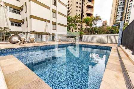 Apartamento à venda com 128m², 3 quartos e 2 vagas Apartamento à venda com 128m², 3 quartos e 2 vagasÁrea Comum - Piscina