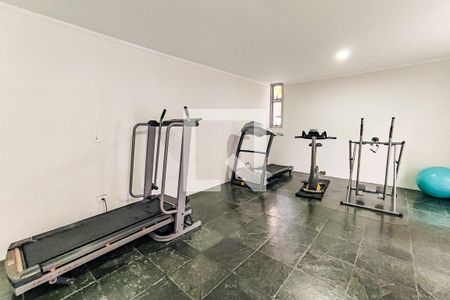 Apartamento à venda com 128m², 3 quartos e 2 vagas Apartamento à venda com 128m², 3 quartos e 2 vagasÁrea Comum - Academia