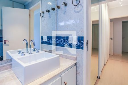 Apartamento à venda com 128m², 3 quartos e 2 vagas Apartamento à venda com 128m², 3 quartos e 2 vagasSuíte - Banheiro