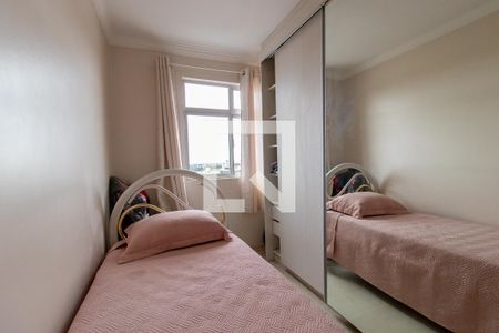 Quarto 1 de apartamento para alugar com 3 quartos, 60m² em Novo Mundo, Curitiba