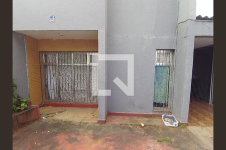Casa à venda com 168m², 3 quartos e 2 vagasFrente janela da sala 