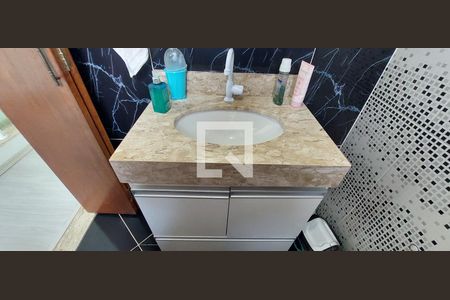 Casa à venda com 176m², 3 quartos e 4 vagasBanheiro 2