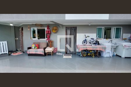 Casa à venda com 176m², 3 quartos e 4 vagasVaranda