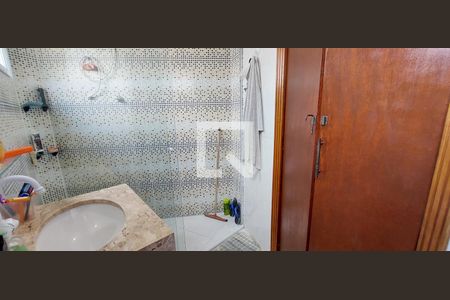 Casa à venda com 176m², 3 quartos e 4 vagasBanheiro Quarto 3 suíte