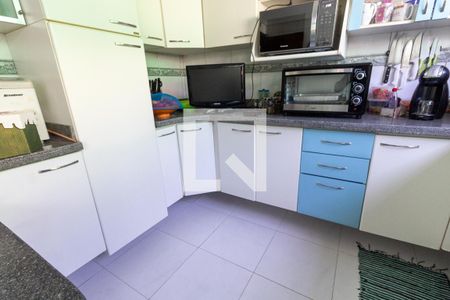 Casa à venda com 150m², 4 quartos e 6 vagasCozinha - Armários