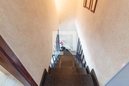 Casa à venda com 150m², 4 quartos e 6 vagasEscada