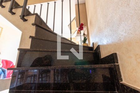Escada de casa para alugar com 4 quartos, 150m² em Vila Ré, São Paulo
