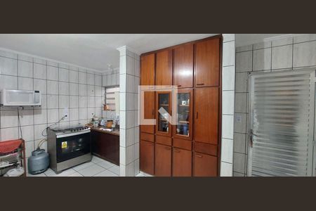 Casa para alugar com 250m², 2 quartos e 2 vagasCozinha