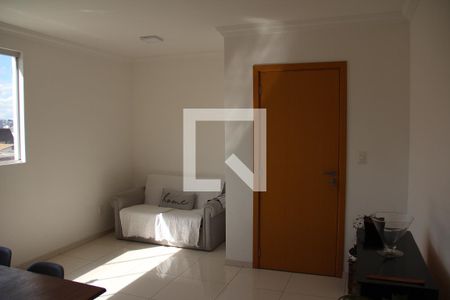 Sala de apartamento para alugar com 3 quartos, 73m² em Jardim Vera Cruz, Contagem