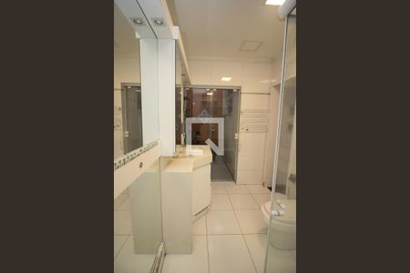 Casa à venda com 670m², 6 quartos e 8 vagasBanheiro da Suíte 1