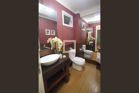 Casa à venda com 670m², 6 quartos e 8 vagasBanheiro da Suíte 4