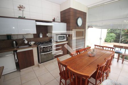 Casa à venda com 670m², 6 quartos e 8 vagasVaranda gourmet