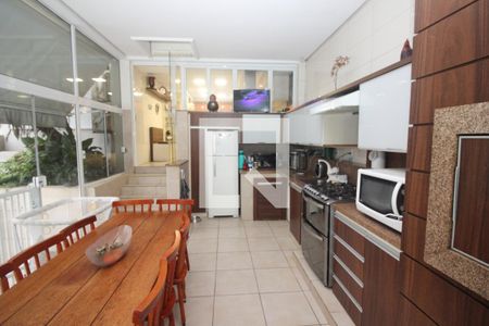 Casa à venda com 670m², 6 quartos e 8 vagasVaranda gourmet