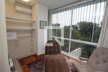 Casa à venda com 670m², 6 quartos e 8 vagasEscritório