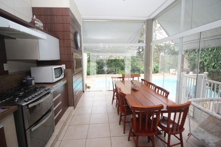 Casa à venda com 670m², 6 quartos e 8 vagasVaranda gourmet