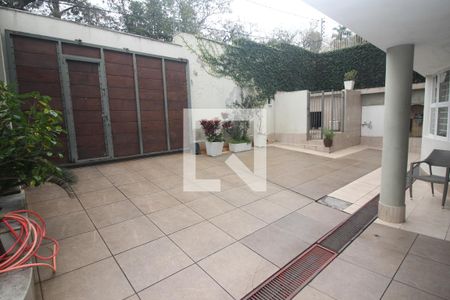 Casa à venda com 670m², 6 quartos e 8 vagasQuintal