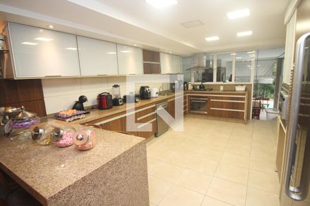 Casa à venda com 670m², 6 quartos e 8 vagasCozinha