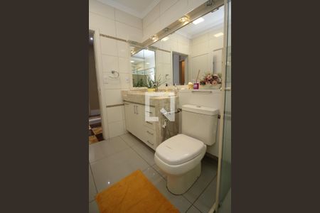 Casa à venda com 670m², 6 quartos e 8 vagasBanheiro da Suíte 2