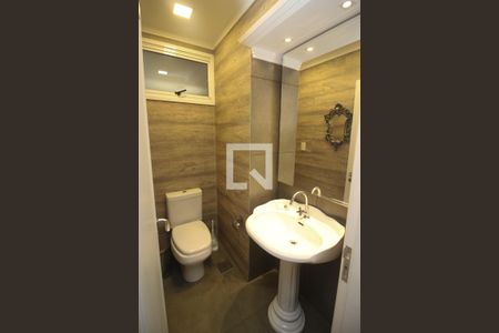 Casa à venda com 670m², 6 quartos e 8 vagasLavabo