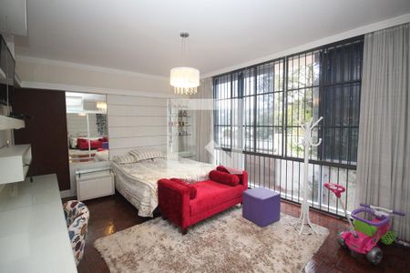 Casa à venda com 670m², 6 quartos e 8 vagasSuíte 1