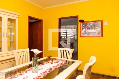 Casa à venda com 243m², 3 quartos e 2 vagas Casa à venda com 243m², 3 quartos e 2 vagasSala de jantar