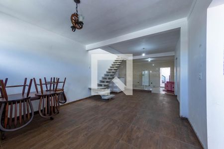 Casa à venda com 350m², 4 quartos e 2 vagas Casa à venda com 350m², 4 quartos e 2 vagasÁrea comum