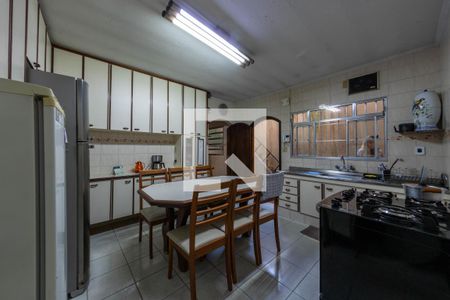 Casa à venda com 350m², 4 quartos e 2 vagas Casa à venda com 350m², 4 quartos e 2 vagasCozinha