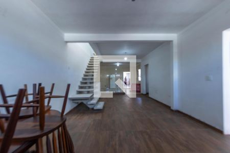 Casa à venda com 350m², 4 quartos e 2 vagas Casa à venda com 350m², 4 quartos e 2 vagasÁrea comum