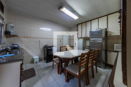Casa à venda com 350m², 4 quartos e 2 vagas Casa à venda com 350m², 4 quartos e 2 vagasCozinha
