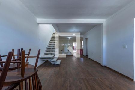 Casa à venda com 350m², 4 quartos e 2 vagas Casa à venda com 350m², 4 quartos e 2 vagasÁrea comum