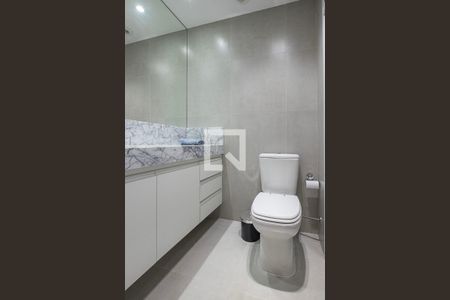 Banheiro de kitnet/studio para alugar com 1 quarto, 30m² em Pinheiros, São Paulo