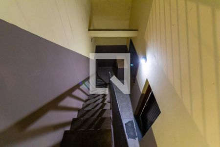 Casa à venda com 163m², 3 quartos e 2 vagasEscada da Área de Serviço