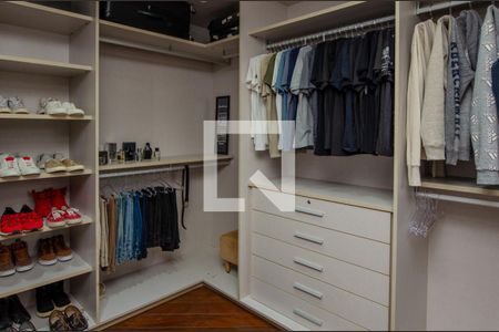 Casa de condomínio à venda com 1180m², 4 quartos e 3 vagasCloset da suite 1
