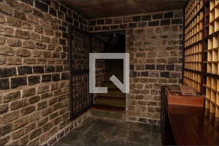 Casa de condomínio à venda com 1180m², 4 quartos e 3 vagasAdega