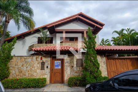 Casa de condomínio à venda com 1180m², 4 quartos e 3 vagasFachada